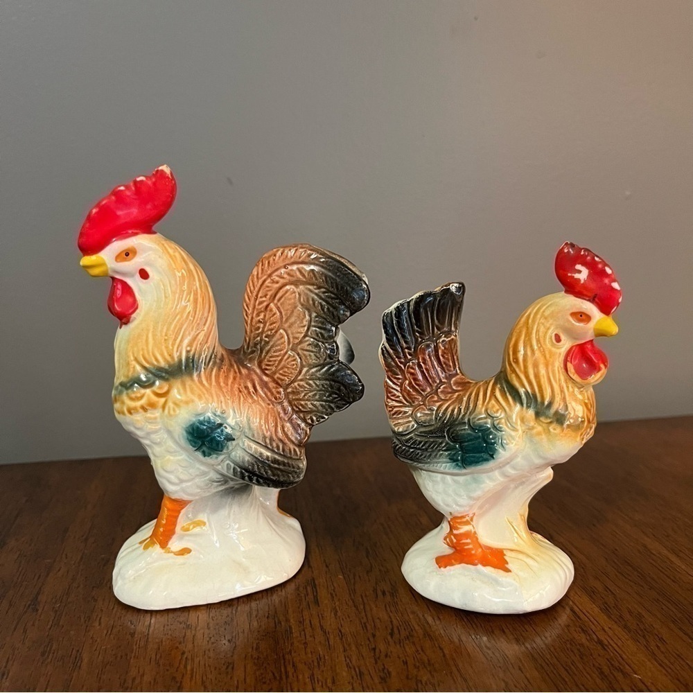 VINTAGE CERAMIC ROOSTER HEN CHICKEN SALT PEPPER SHAKERS JAPAN.